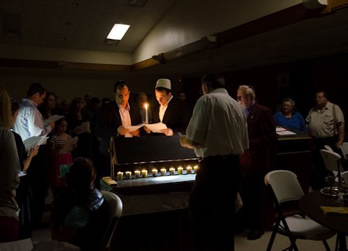 David Duchin - Doc Vranici dhe Beso Buranaj Hoxha - ndezin qiriun memorial